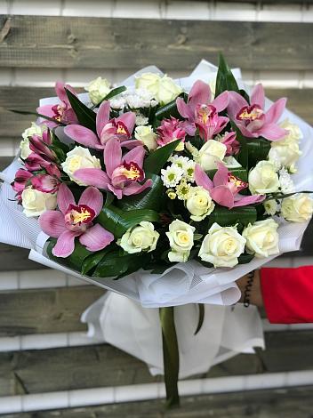 Букет цветов из: Розы и Хризантемы в Верхних Ачалуках