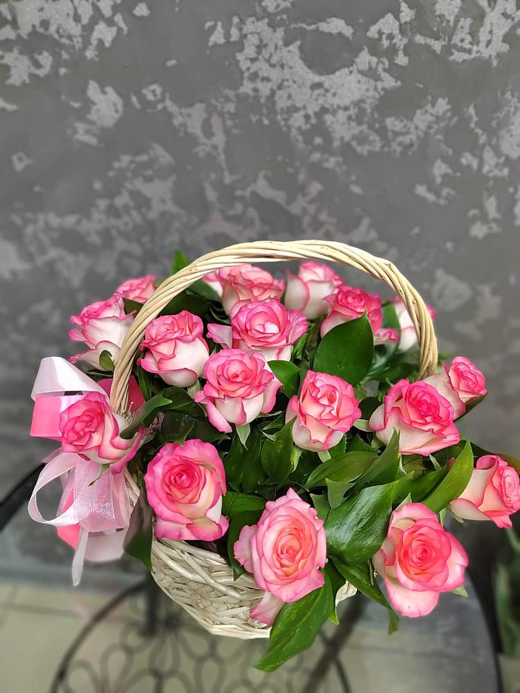 Цветочная композиция из Розы в корзине в Верхних Ачалуках