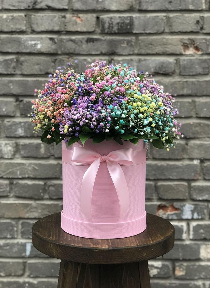 Цветочная композиция из Гипсофила и Розы в шляпной коробке в Верхних Ачалуках