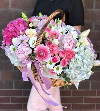 Цветочная композиция из Розы, Хризантемы, Пионы и Лизиантусы в корзине в Верхних Ачалуках