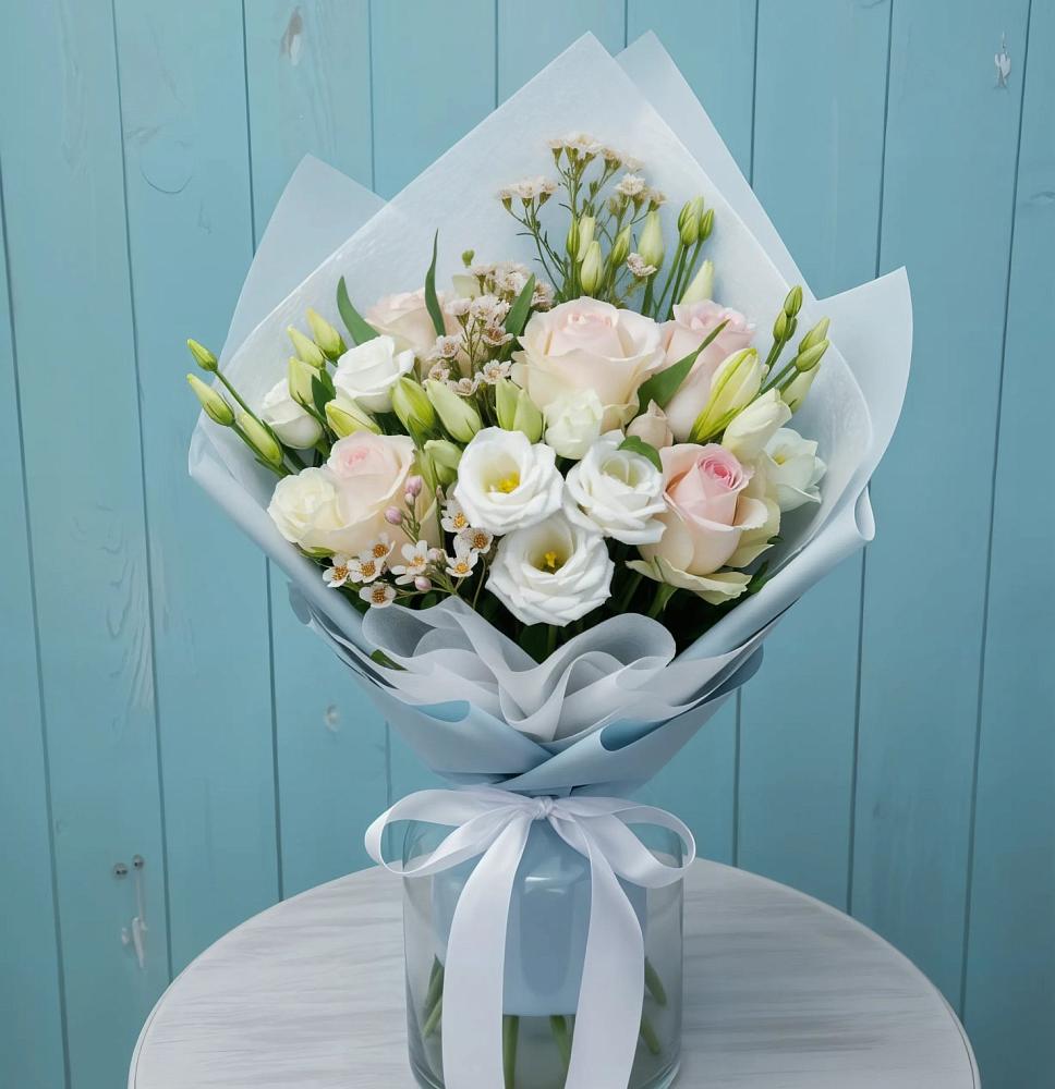 Букет цветов из: Розы и Лизиантусы в Верхних Ачалуках