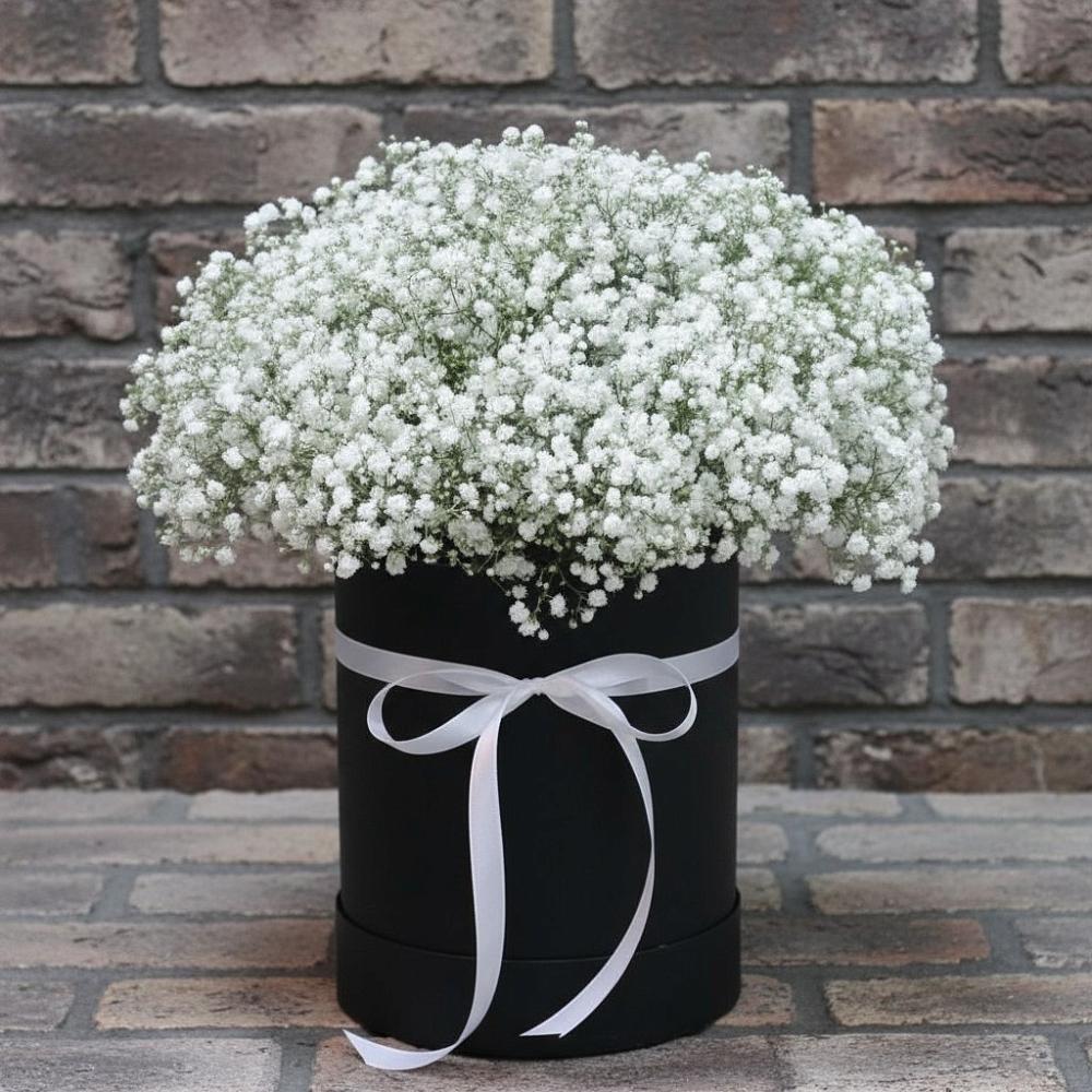 Цветочная композиция из Гипсофила в шляпной коробке в Верхних Ачалуках