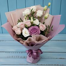 Букет цветов из:  Розы и Лизиантусы в Верхних Ачалуках