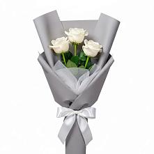 Букет 3 белые розы в Верхних Ачалуках