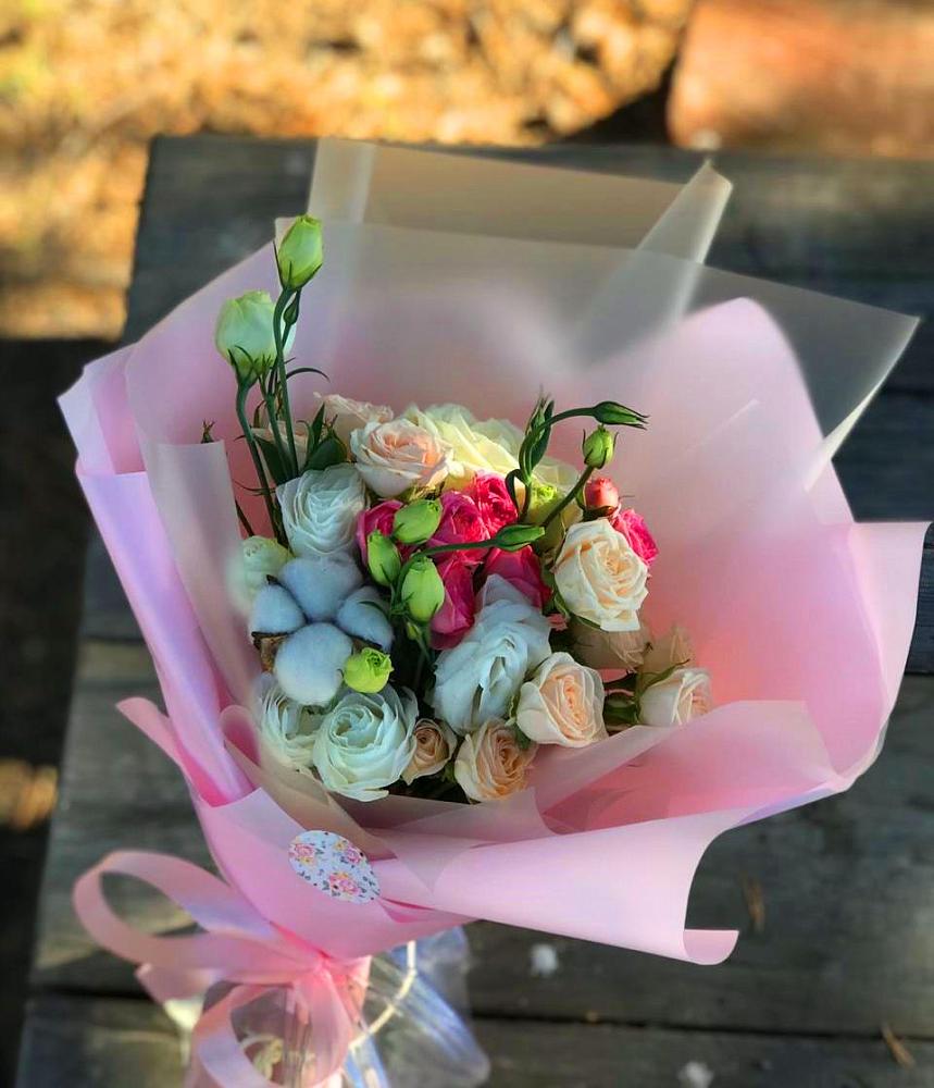 Букет цветов из: Розы и Лизиантусы в Верхних Ачалуках