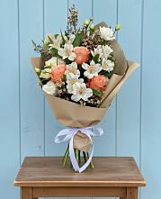 Букет цветов из:  Альстромерии, Лизиантусы, Розы и Хризантемы в Верхних Ачалуках