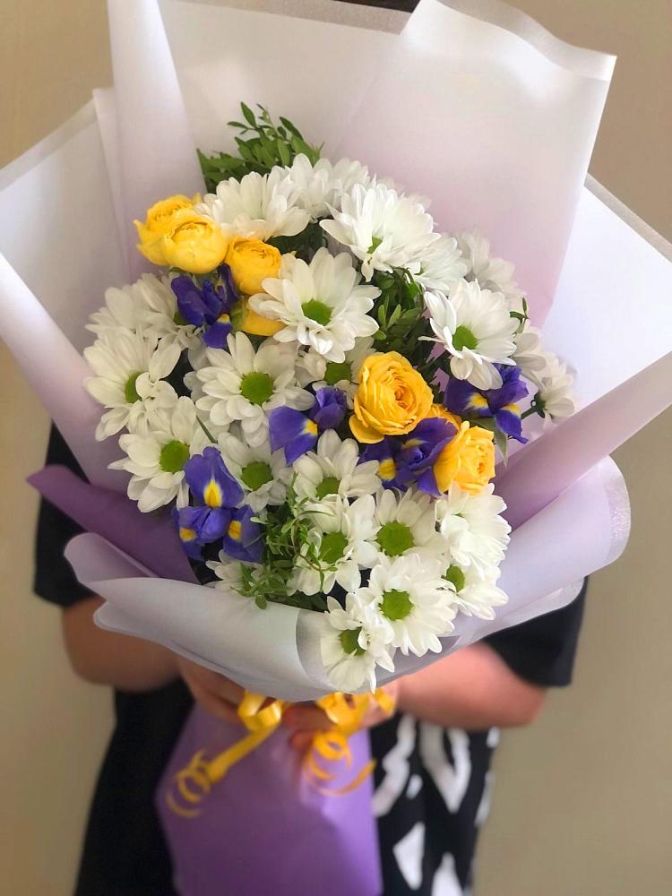 Букет цветов из: Ирисы, Хризантемы и Розы в Верхних Ачалуках