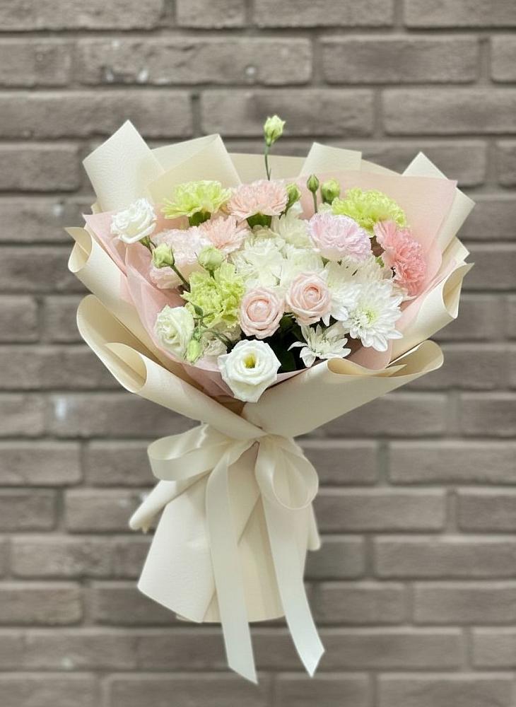 Букет цветов из: Гвоздики, Розы, Лизиантусы и Хризантемы в Верхних Ачалуках