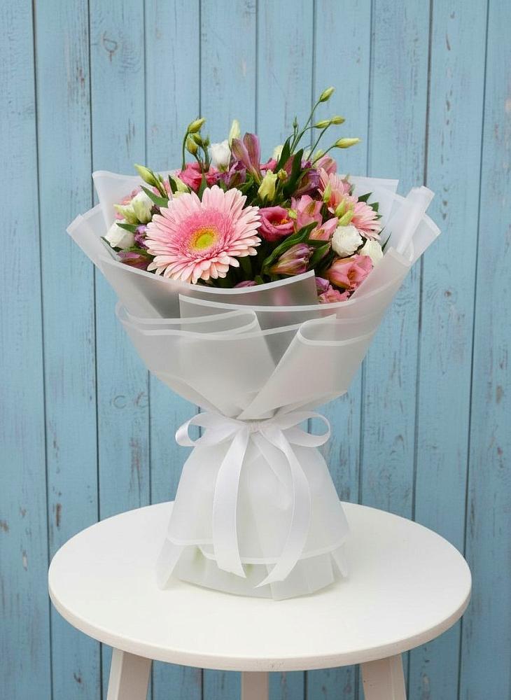 Букет цветов из: Герберы, Альстромерии и Лизиантусы в Верхних Ачалуках