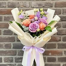 Букет цветов из:  Лизиантусы и Розы в Верхних Ачалуках