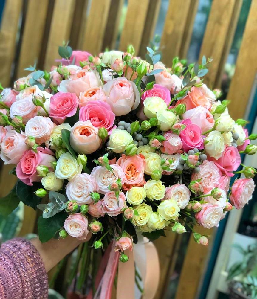 Букет цветов из: Розы в Верхних Ачалуках