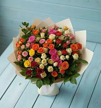 Букет Микс из разноцветных кустовых роз в Верхних Ачалуках