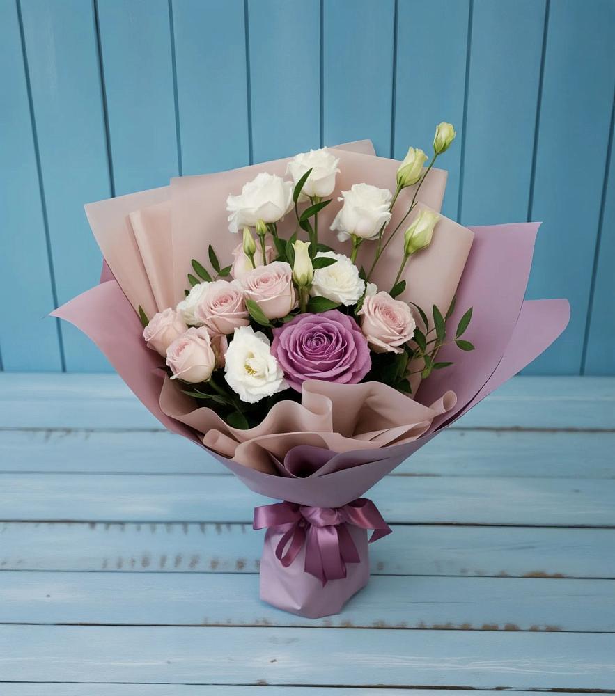 Букет цветов из: Розы и Лизиантусы в Верхних Ачалуках